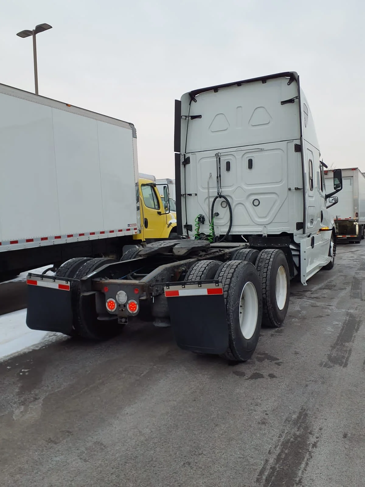 2022 Freightliner Cascadia - image 4