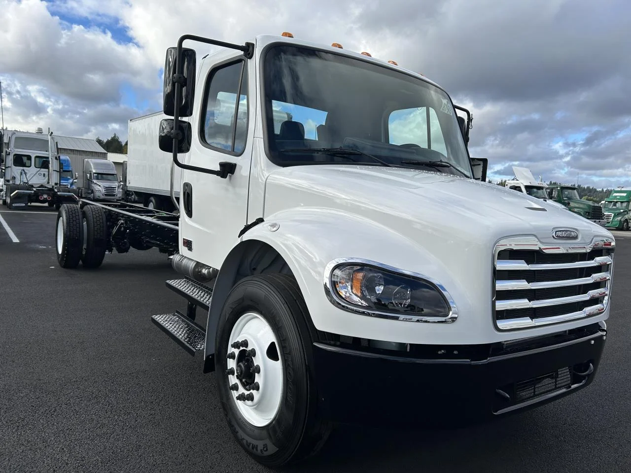 2025 Freightliner M2 106 in Pacific, WA — photo 4