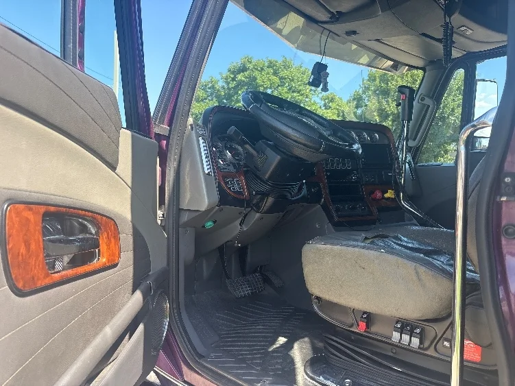 2017 International LoneStar - image 9