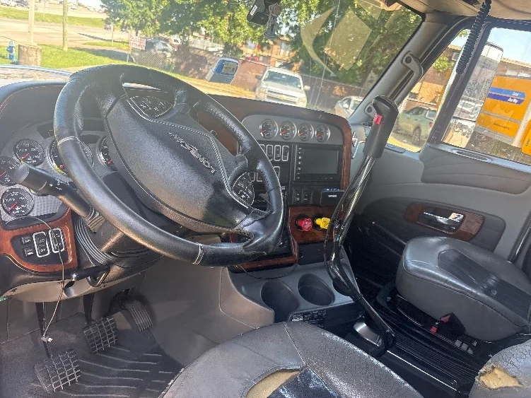 2017 International LoneStar - image 10