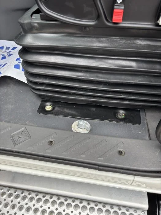 2025 International LT - image 8