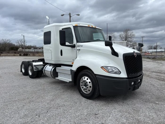 2025 International LT — photo 3