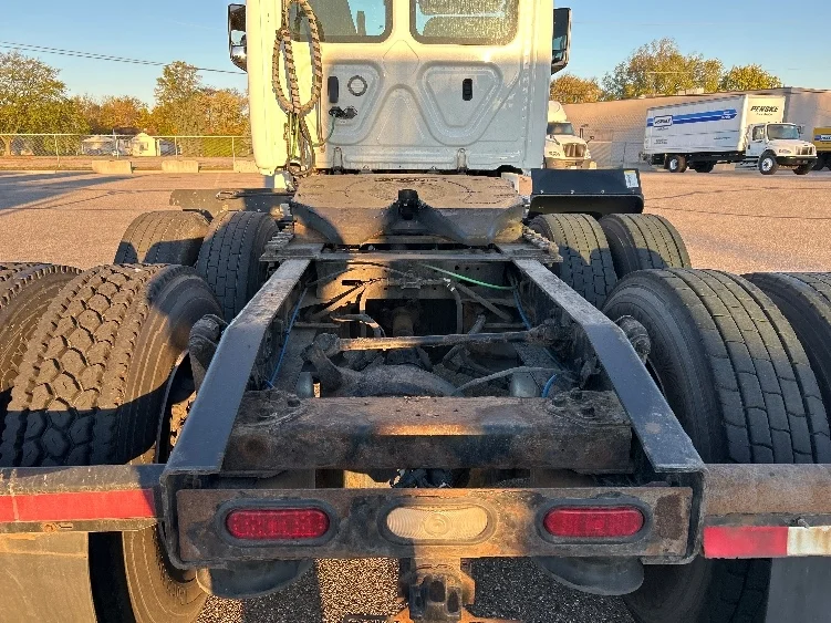 2019 Freightliner Cascadia in Warren, MI — photo 6