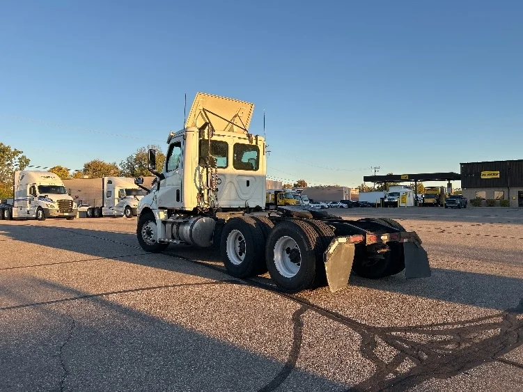 2019 Freightliner Cascadia in Warren, MI — photo 5