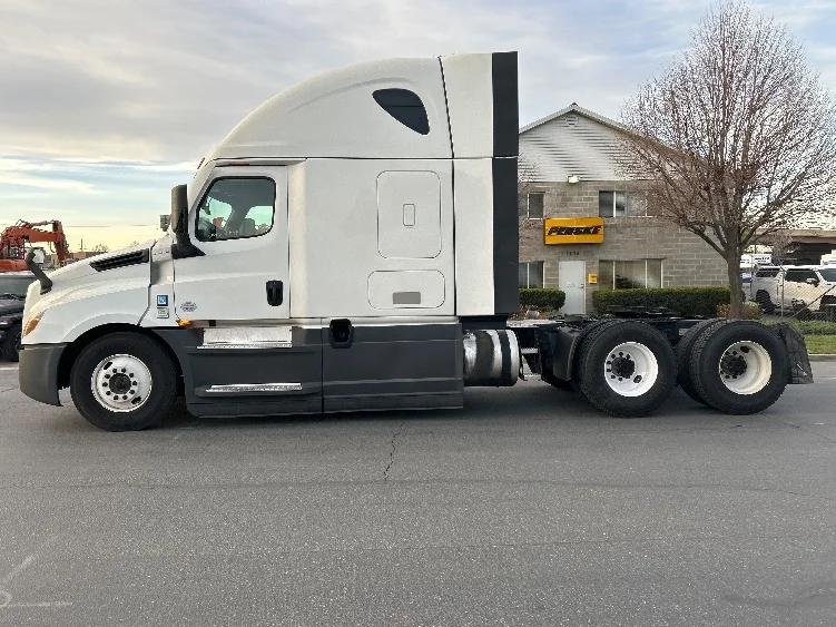 2023 Freightliner Cascadia in Sparks, NV — photo 4