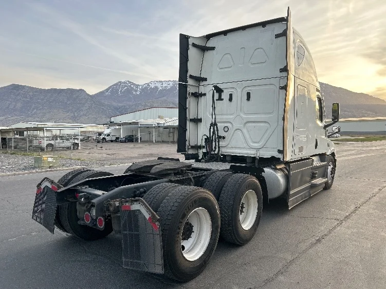 2023 Freightliner Cascadia in Sparks, NV — photo 7