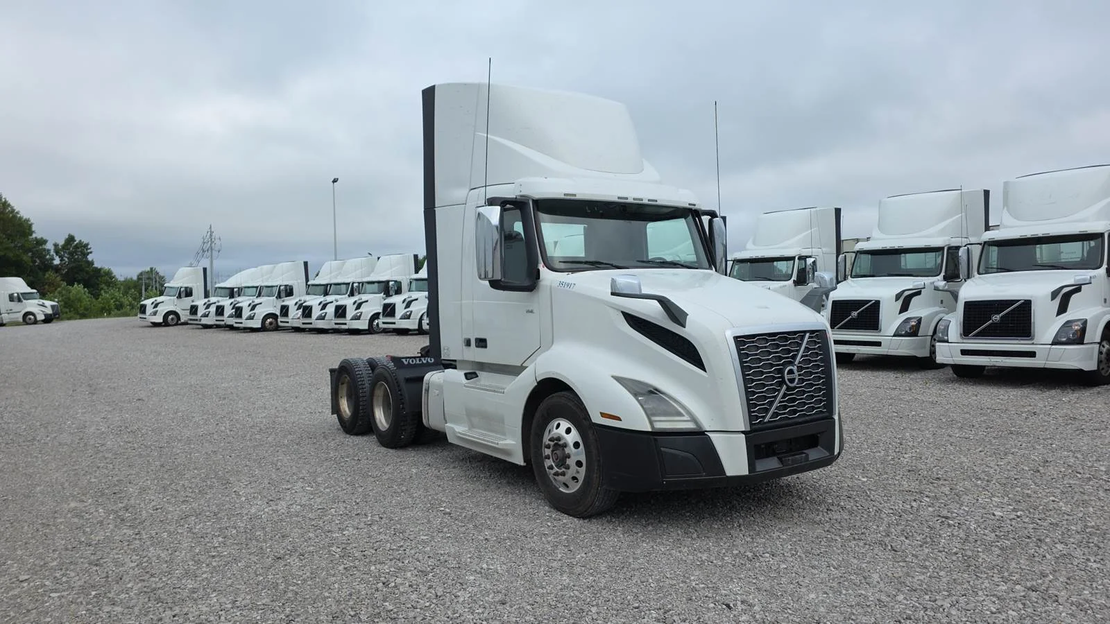 2019 Volvo VNL 300 in London, KY