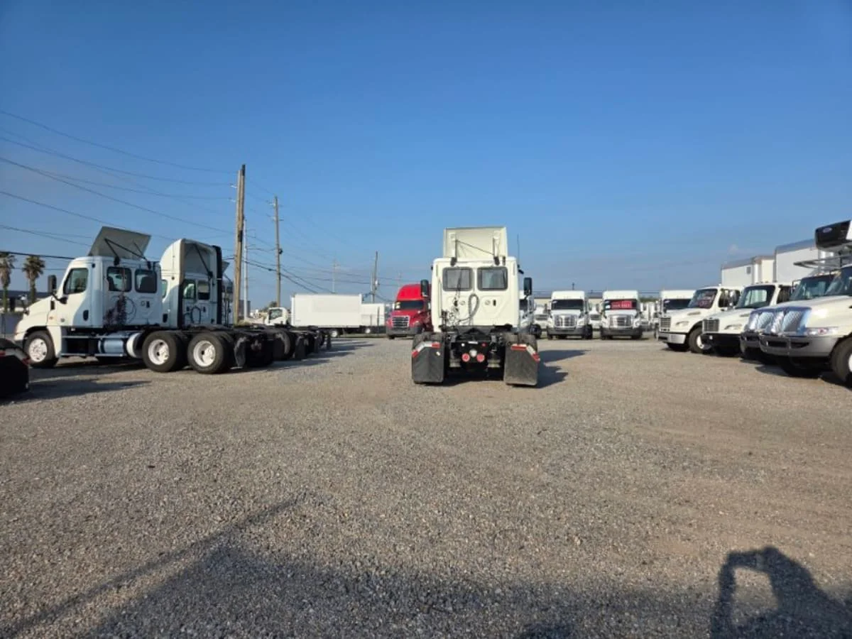 2018 Freightliner Cascadia - image 5