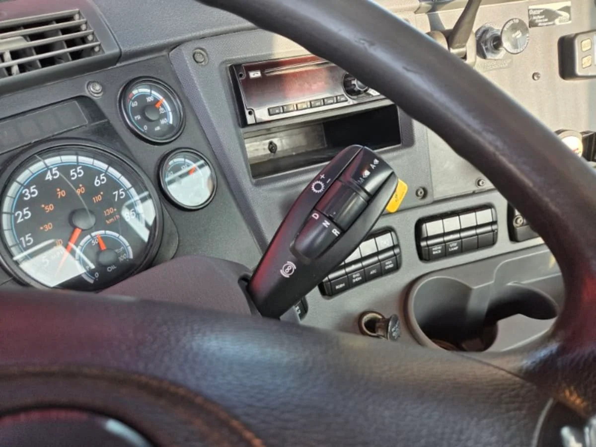 2018 Freightliner Cascadia - image 9