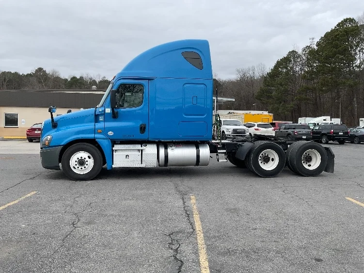 2020 Freightliner Cascadia - image 4