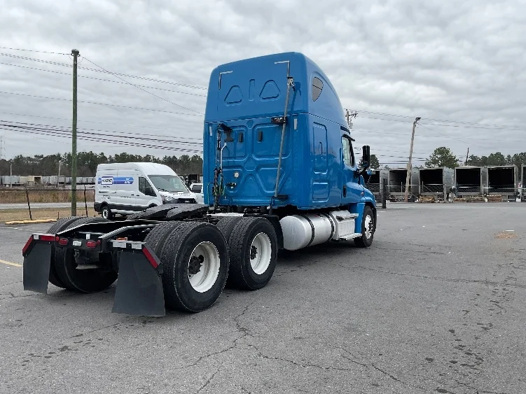 2020 Freightliner Cascadia - image 7