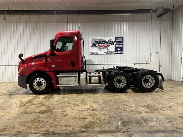 2020 Freightliner Cascadia in Hartford, SD — photo 4