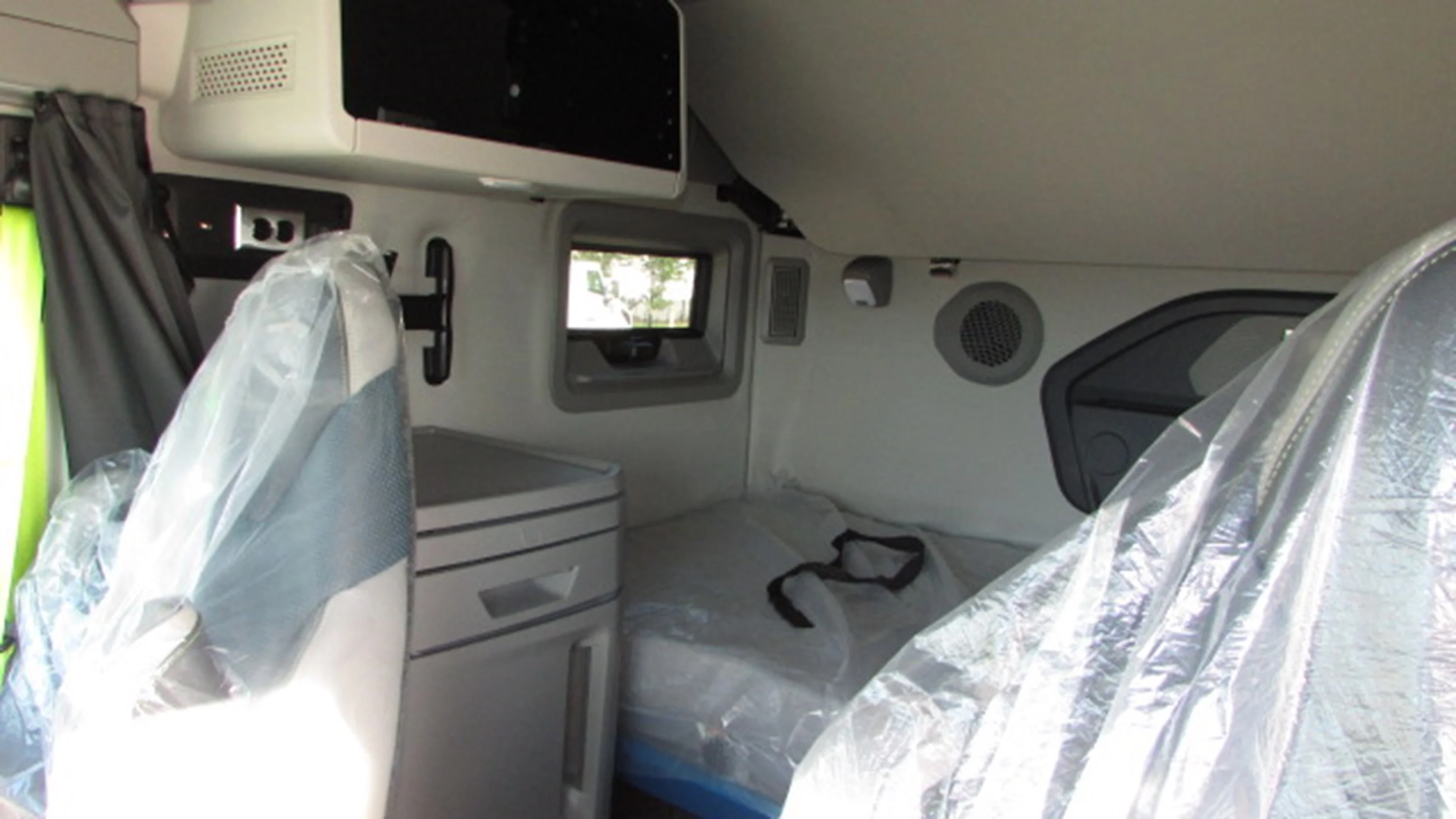 2027 Volvo in Houston, TX — photo 9