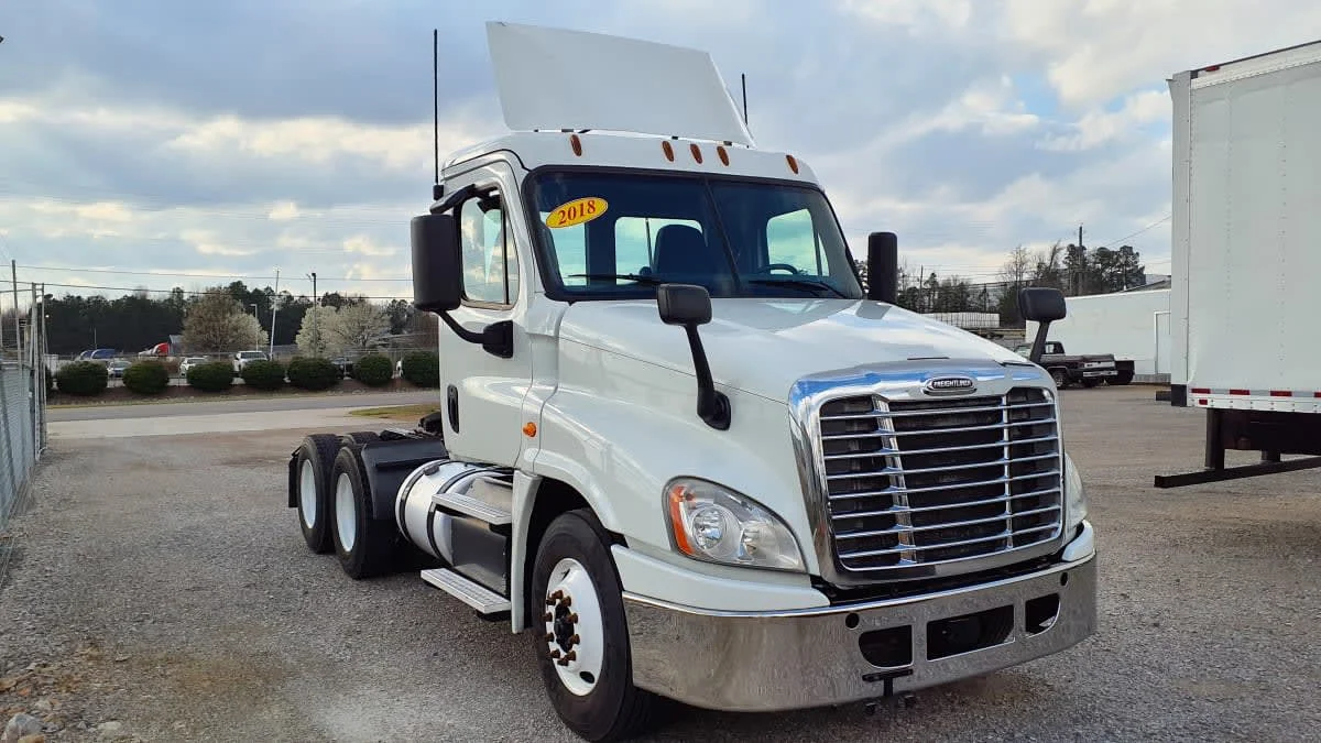 2018 Freightliner Cascadia in Birmingham, AL — photo 3