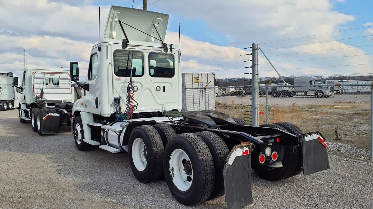 2018 Freightliner Cascadia in Birmingham, AL — photo 6