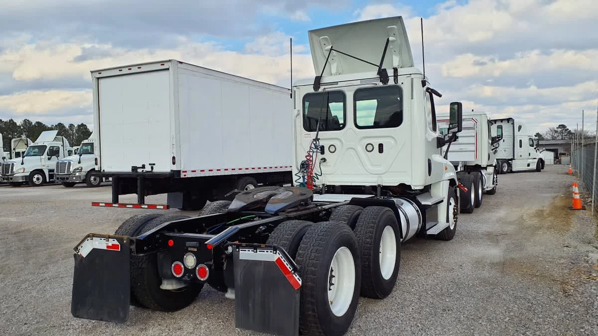 2018 Freightliner Cascadia in Birmingham, AL — photo 4