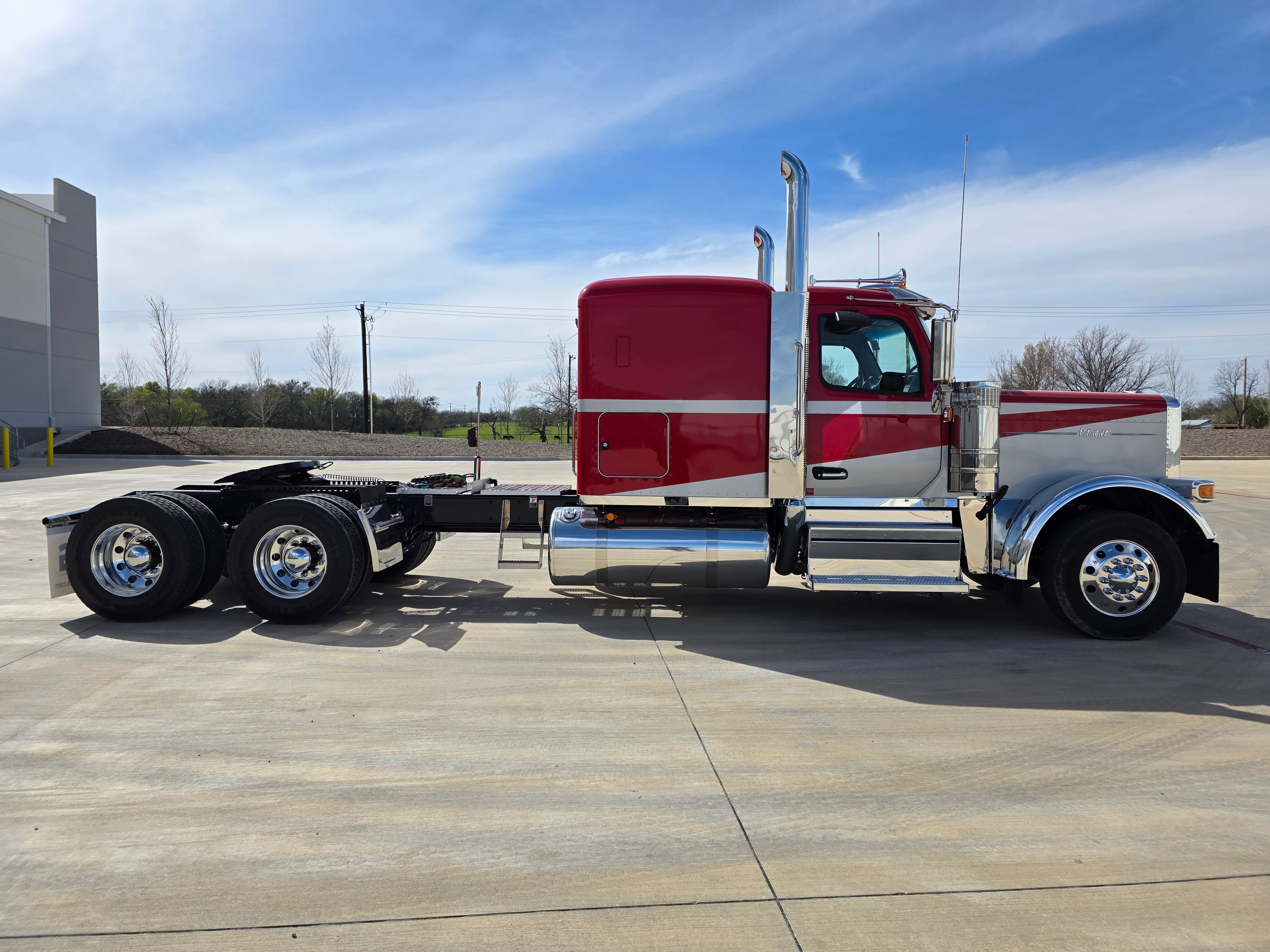 2027 Peterbilt 589 in Cincinnati, OH — photo 6