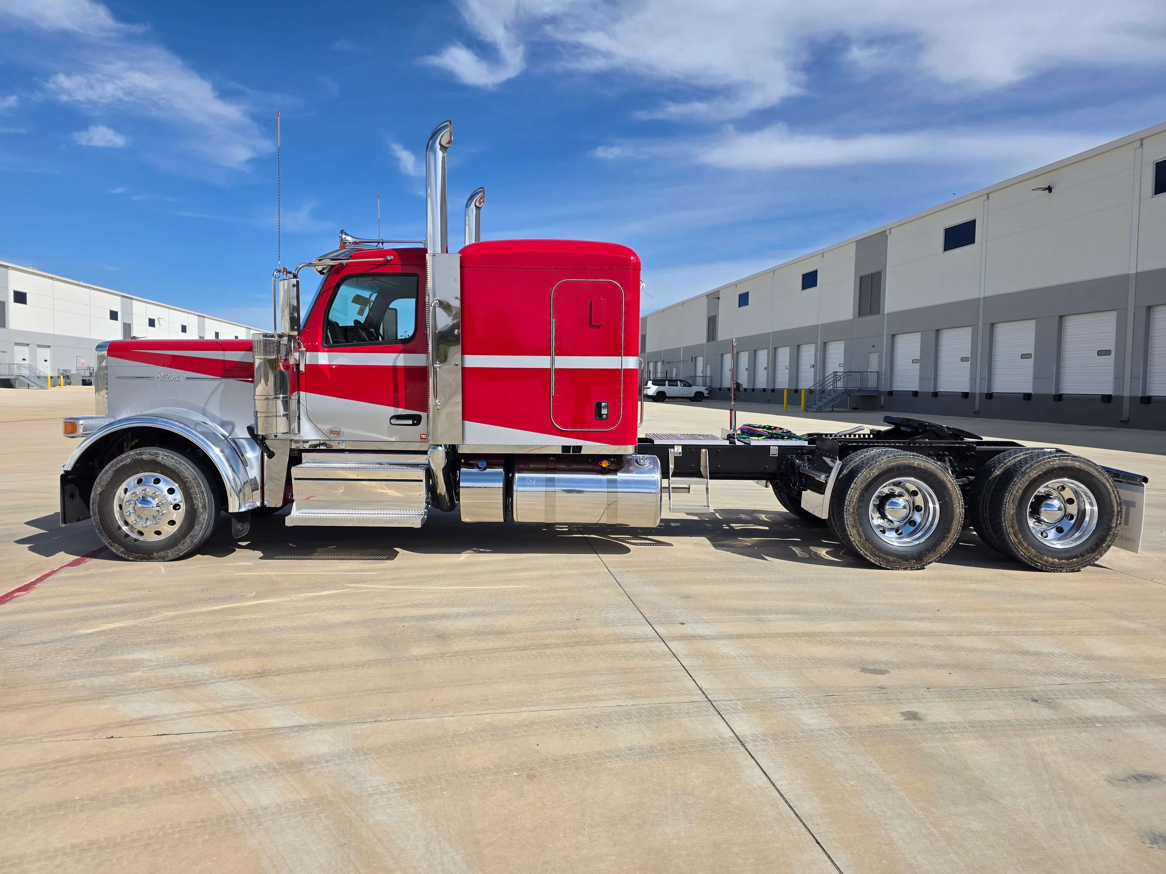 2027 Peterbilt 589 in Cincinnati, OH — photo 2