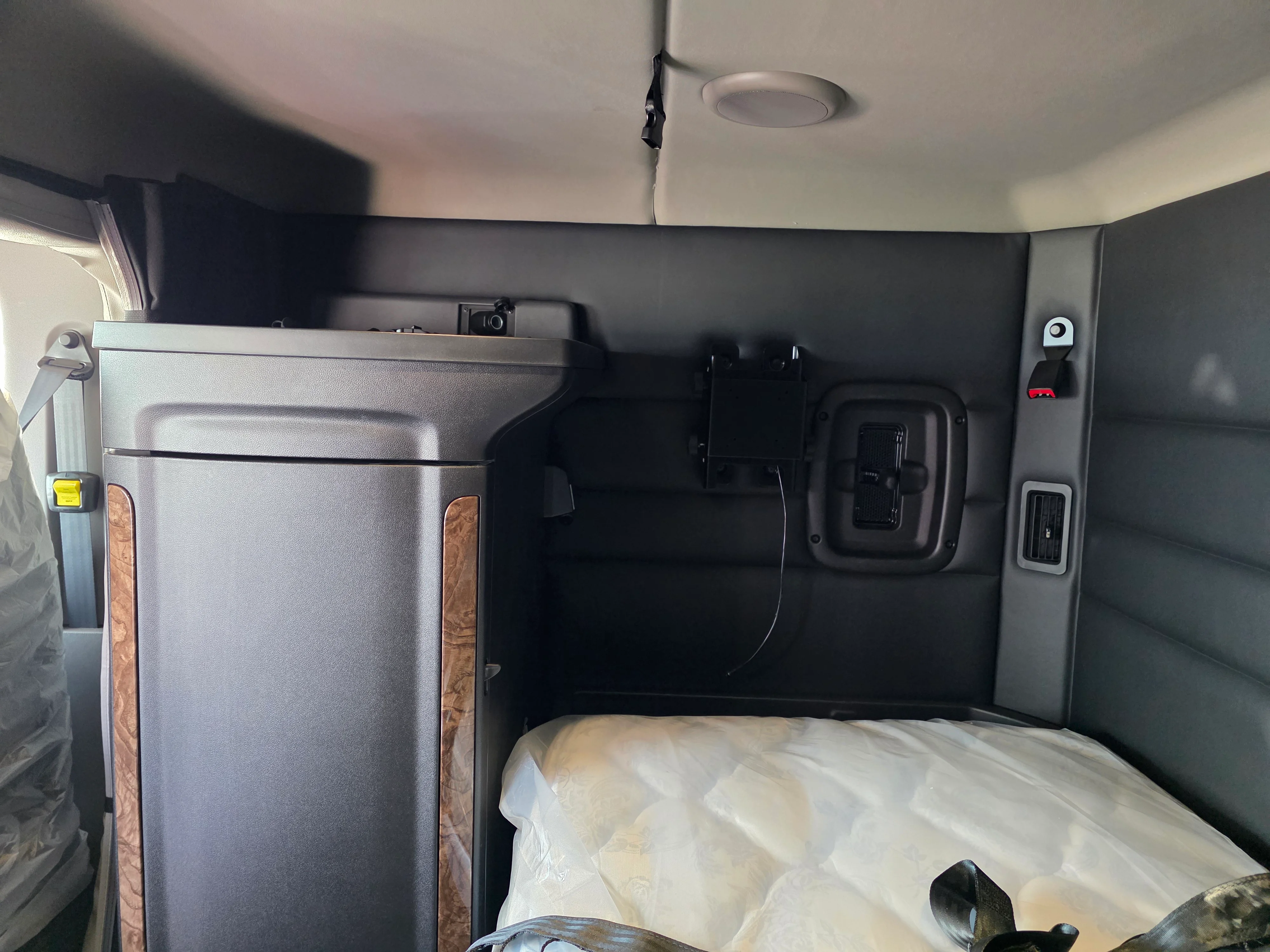 2027 Peterbilt 589 in Cincinnati, OH — photo 11