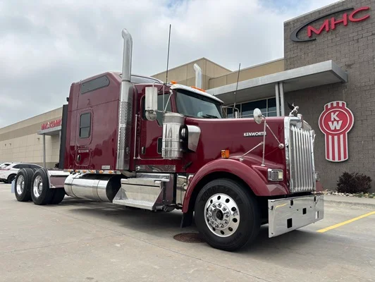 2023 Kenworth W900