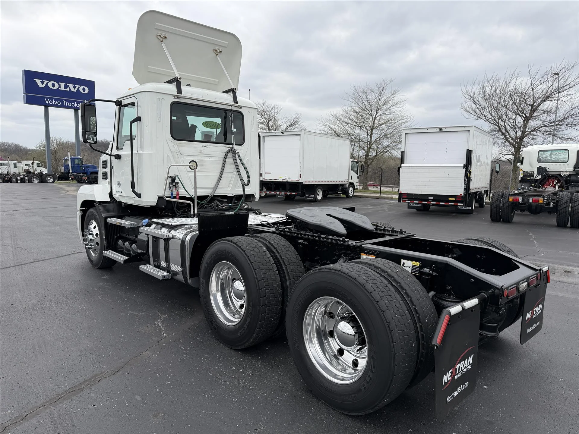 2020 Mack Anthem - image 5