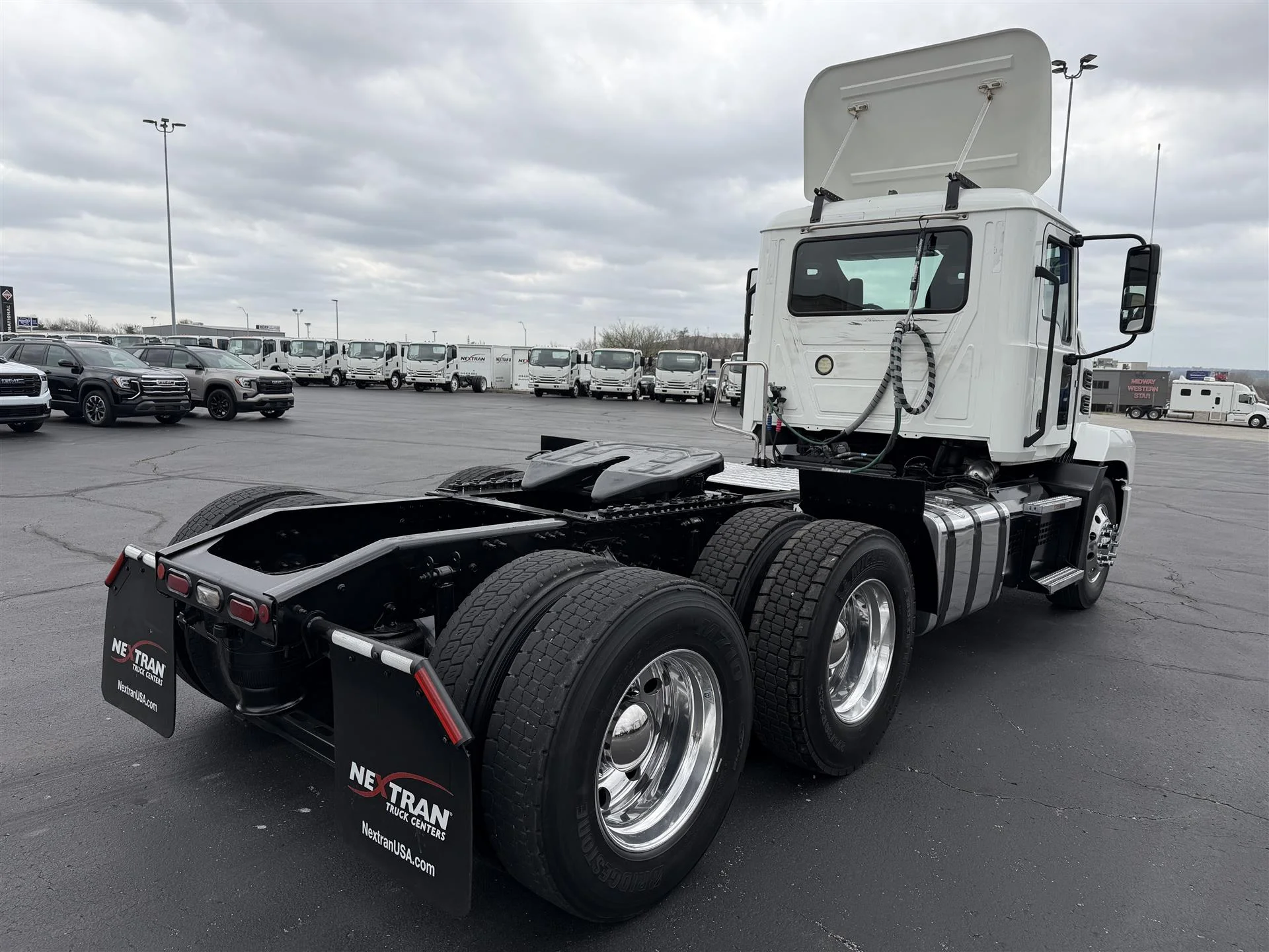 2020 Mack Anthem - image 4