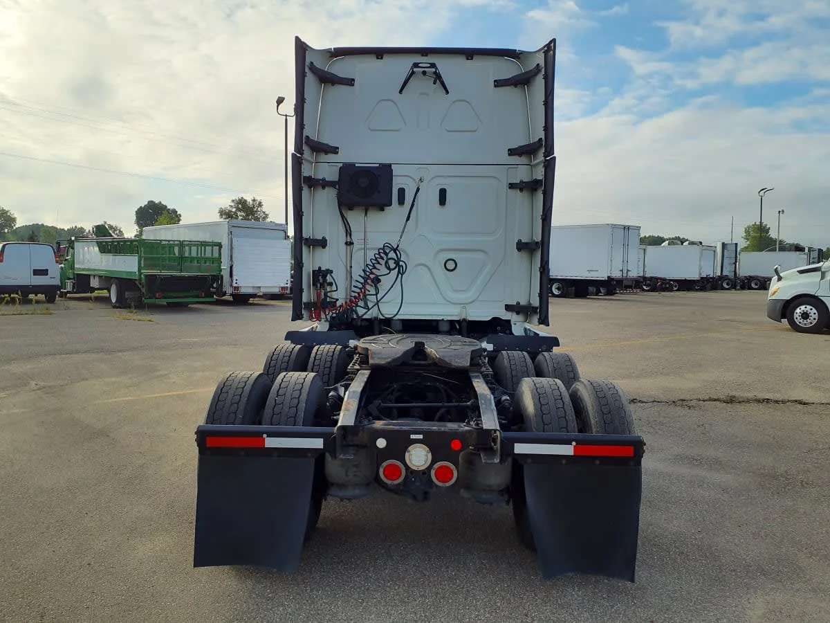 2020 Freightliner Cascadia in Wayland, MI — photo 5