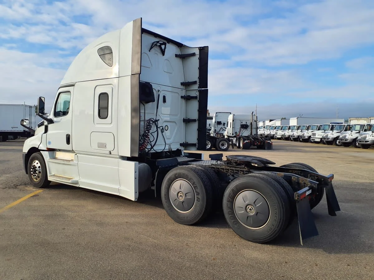 2020 Freightliner Cascadia in Wayland, MI — photo 6