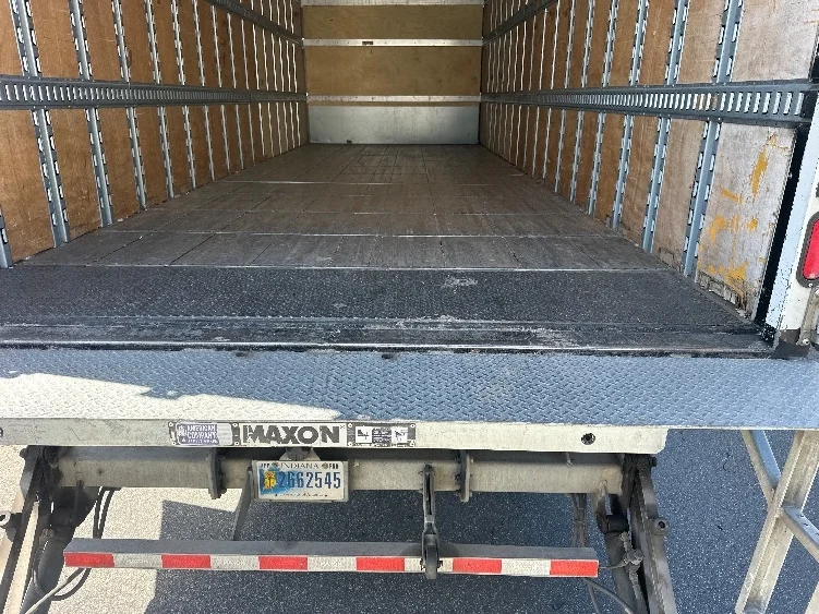 2018 Hino 268 - image 10