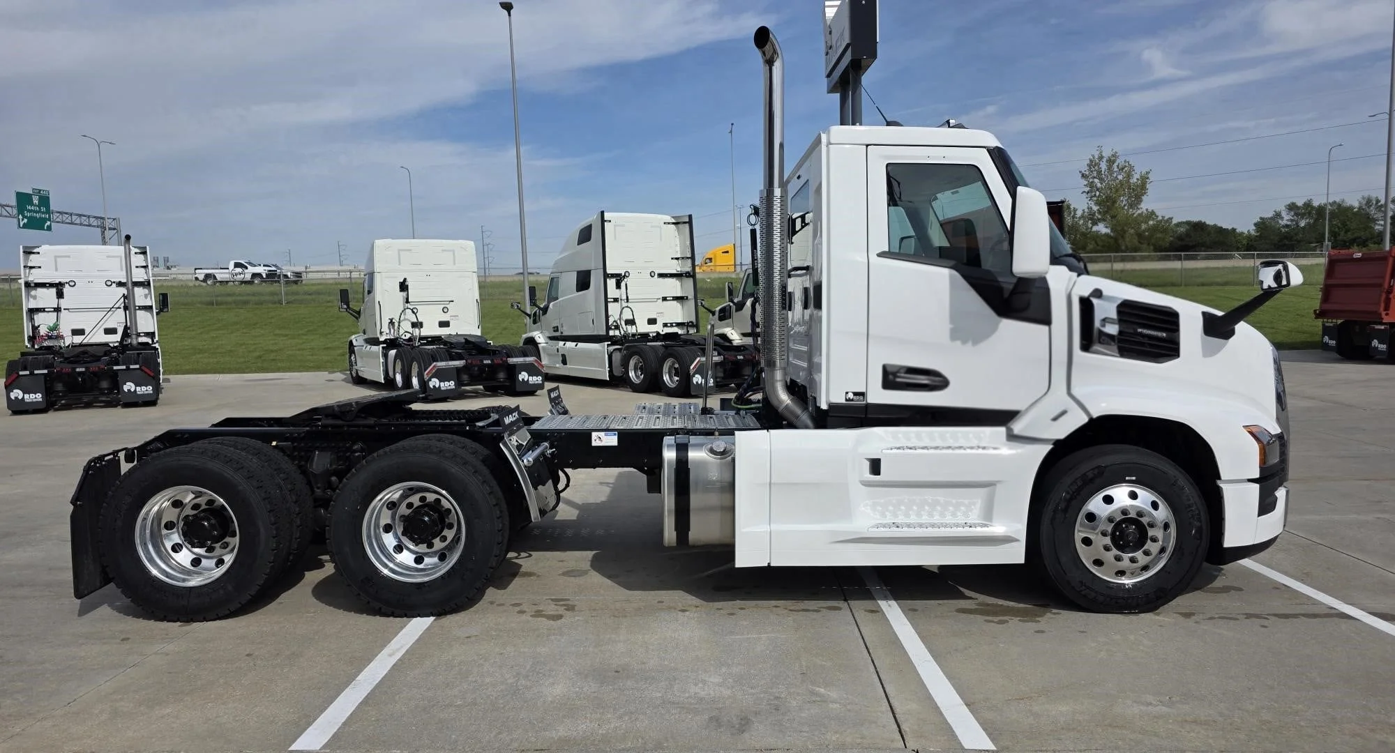 2026 Mack Pioneer — photo 6