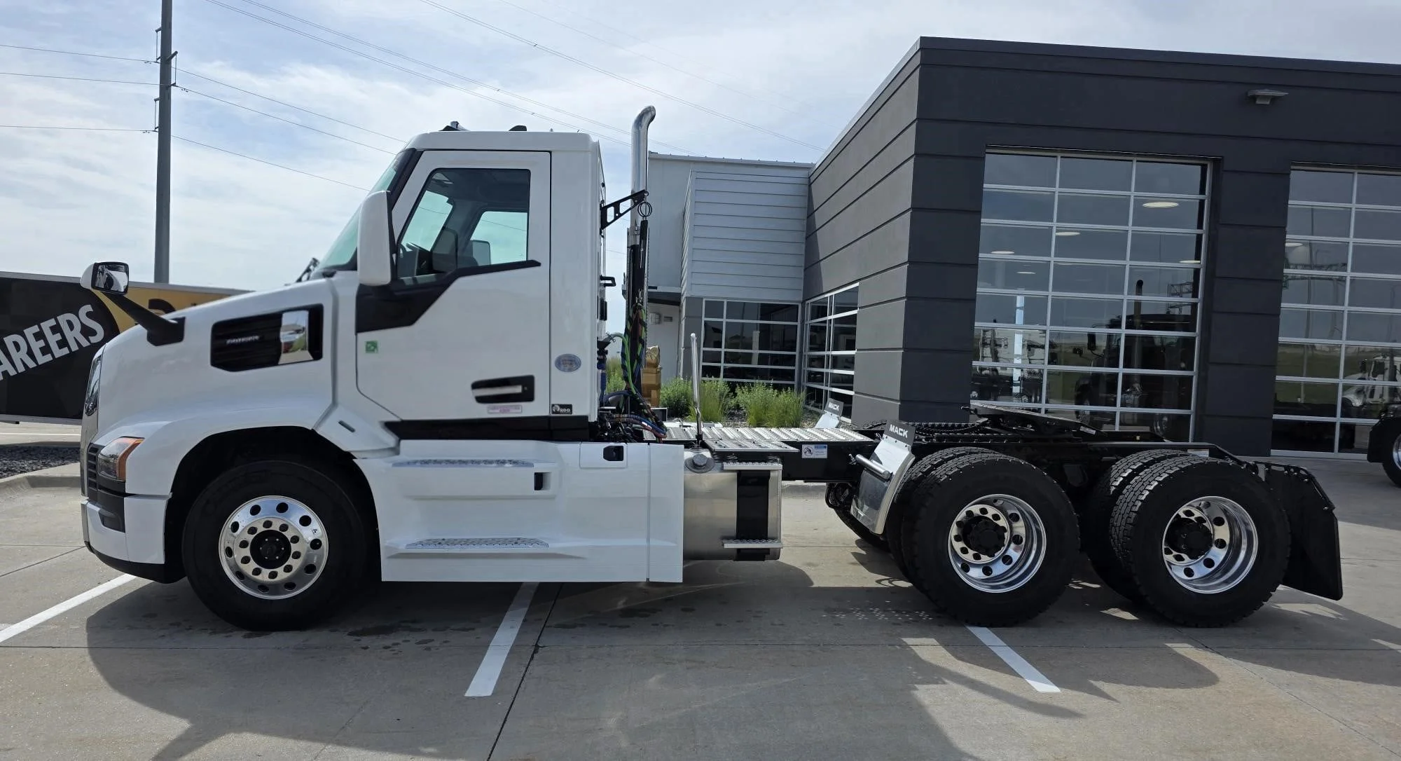 2026 Mack Pioneer — photo 2
