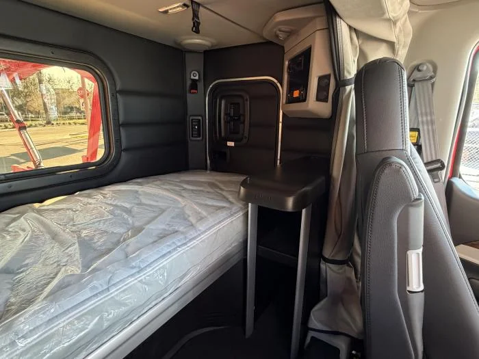 2025 Peterbilt 589 - image 24