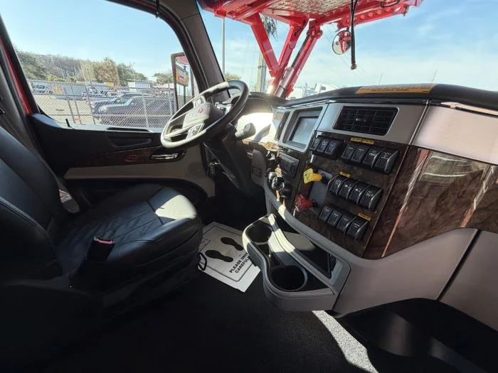 2025 Peterbilt 589 - image 25
