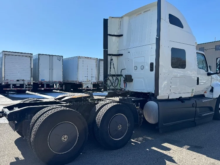 2023 International LT - image 7