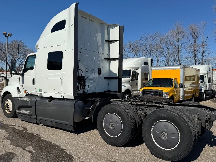 2023 International LT - image 5