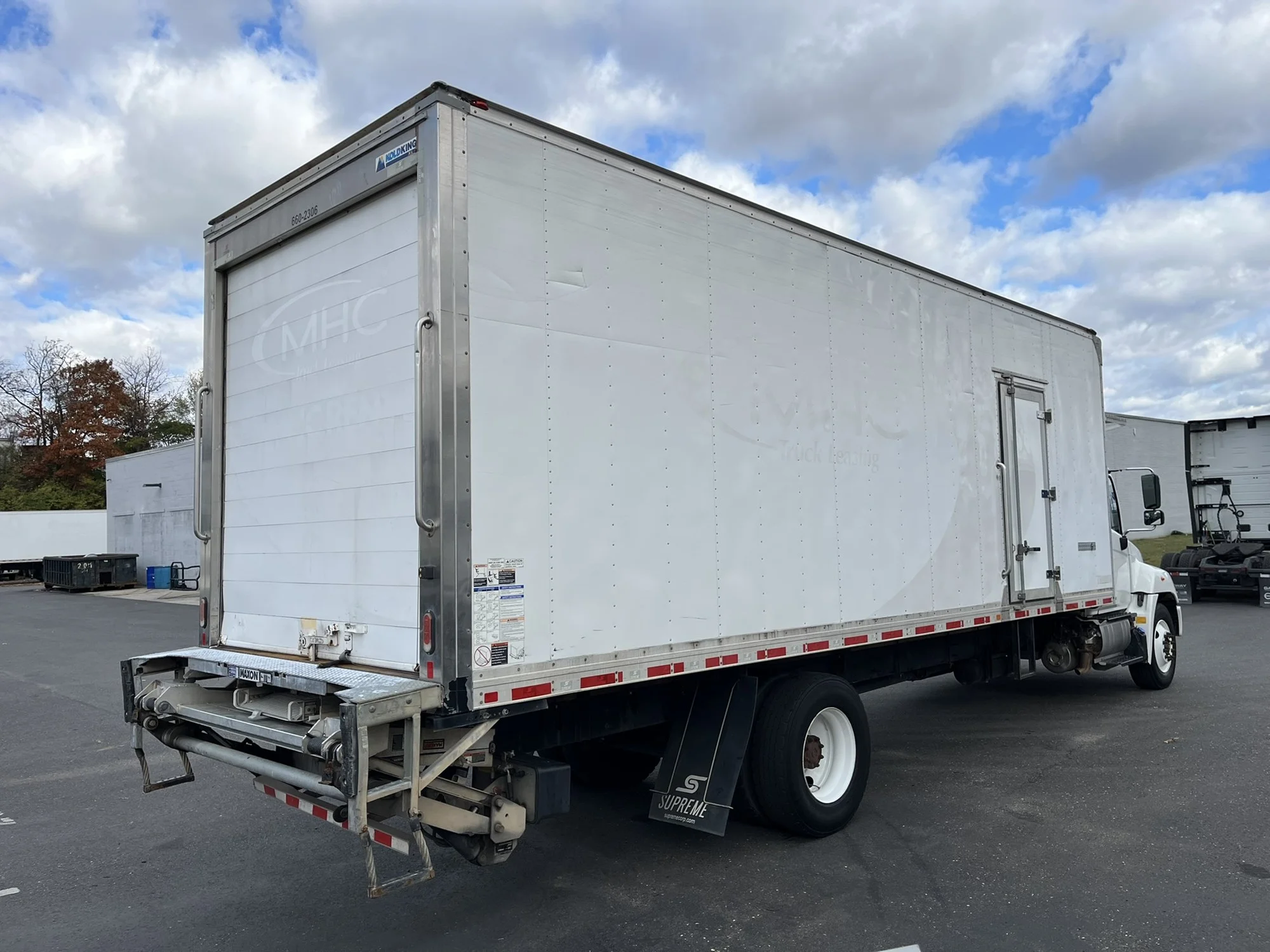 2020 Hino 268 - image 4