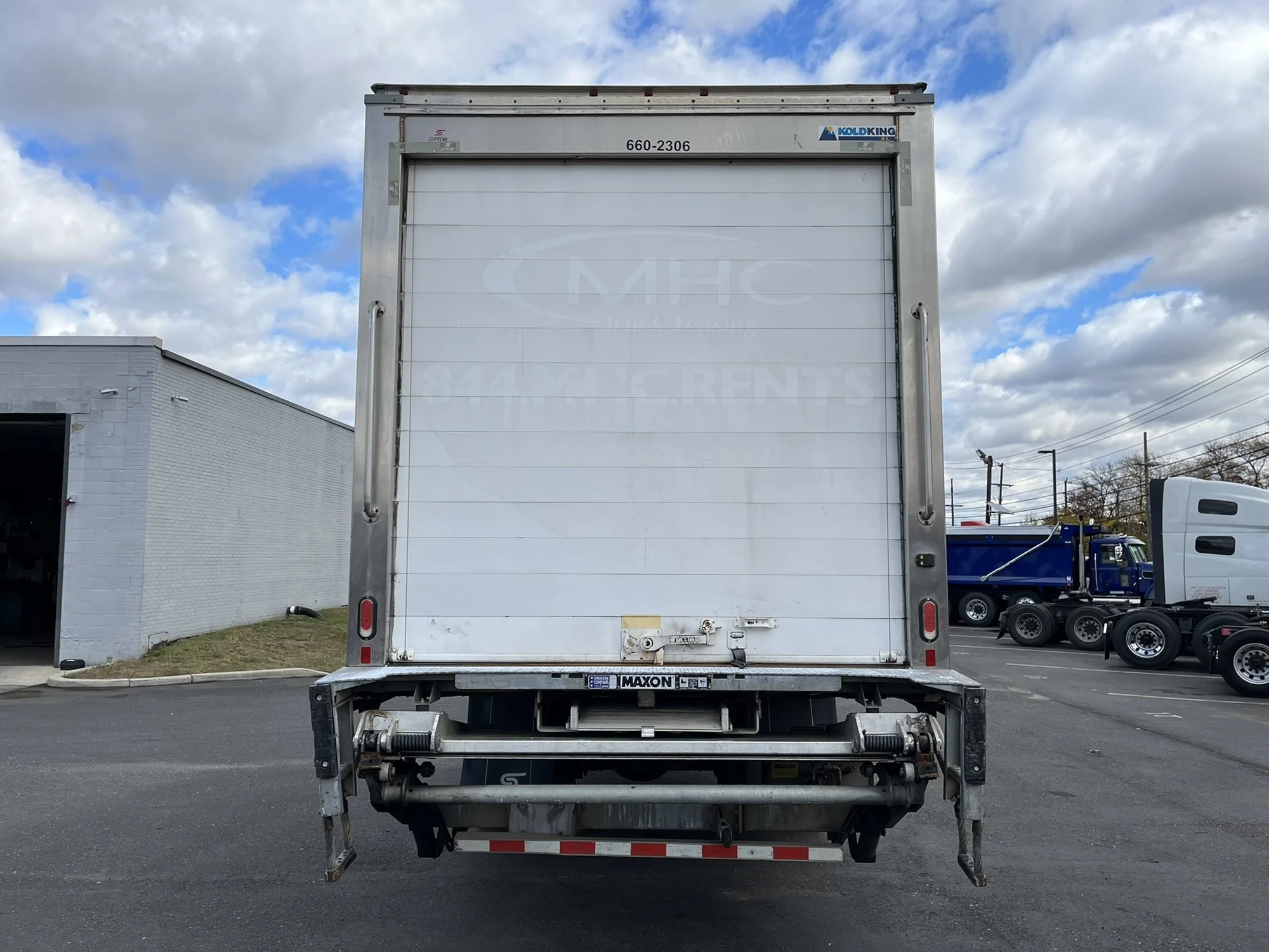 2020 Hino 268 - image 5