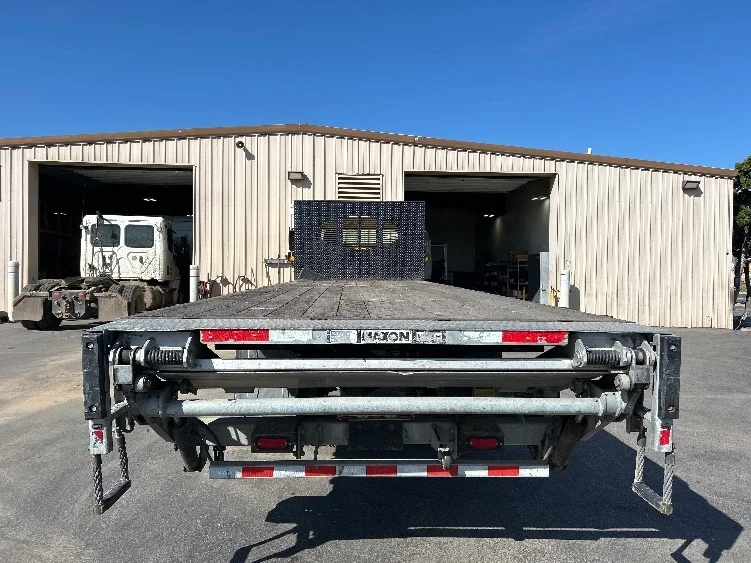 2020 Freightliner M2 106 - image 7