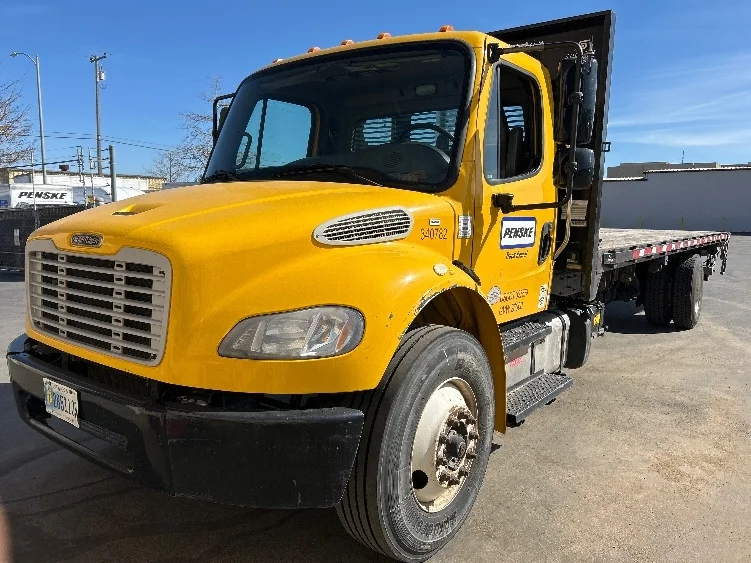 2020 Freightliner M2 106 in Fresno, CA — photo 3