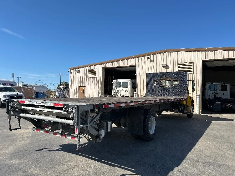 2020 Freightliner M2 106 in Fresno, CA — photo 10