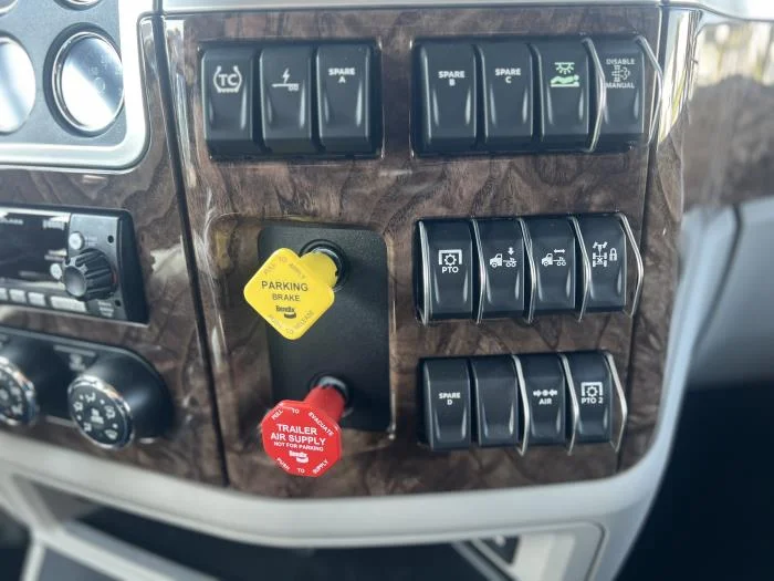 2026 Peterbilt 589 — photo 24