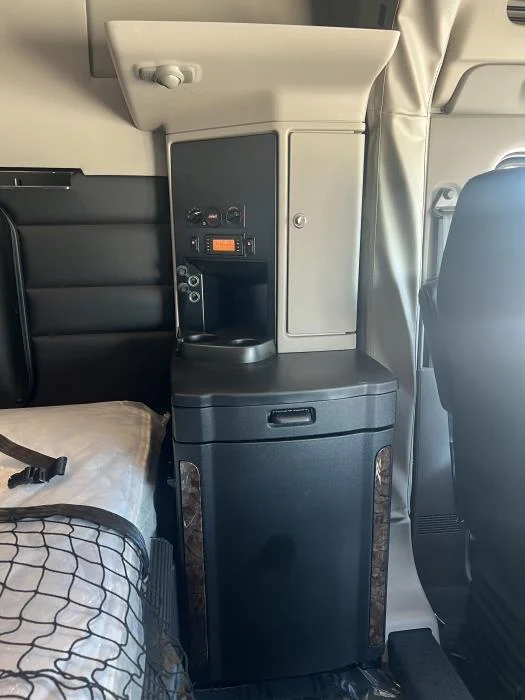 2026 Peterbilt 589 — photo 32