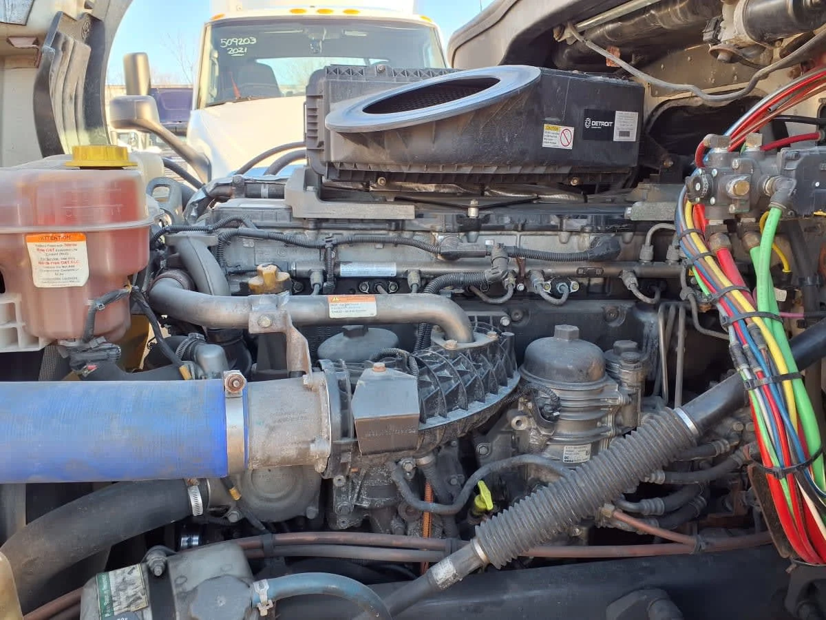 2020 Freightliner Cascadia - image 8