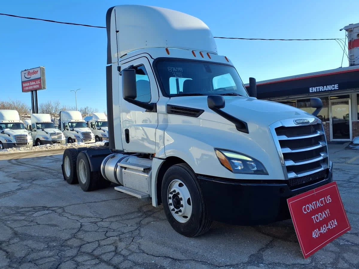 2020 Freightliner Cascadia - image 3