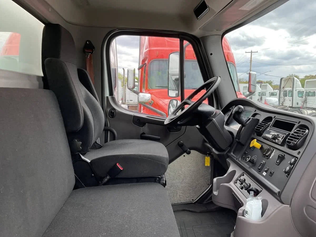 2019 Freightliner M2 106 in Minneapolis, MN — photo 7