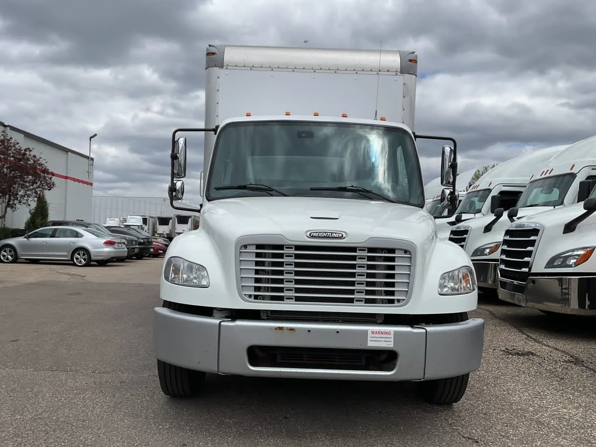2019 Freightliner M2 106 in Minneapolis, MN — photo 2