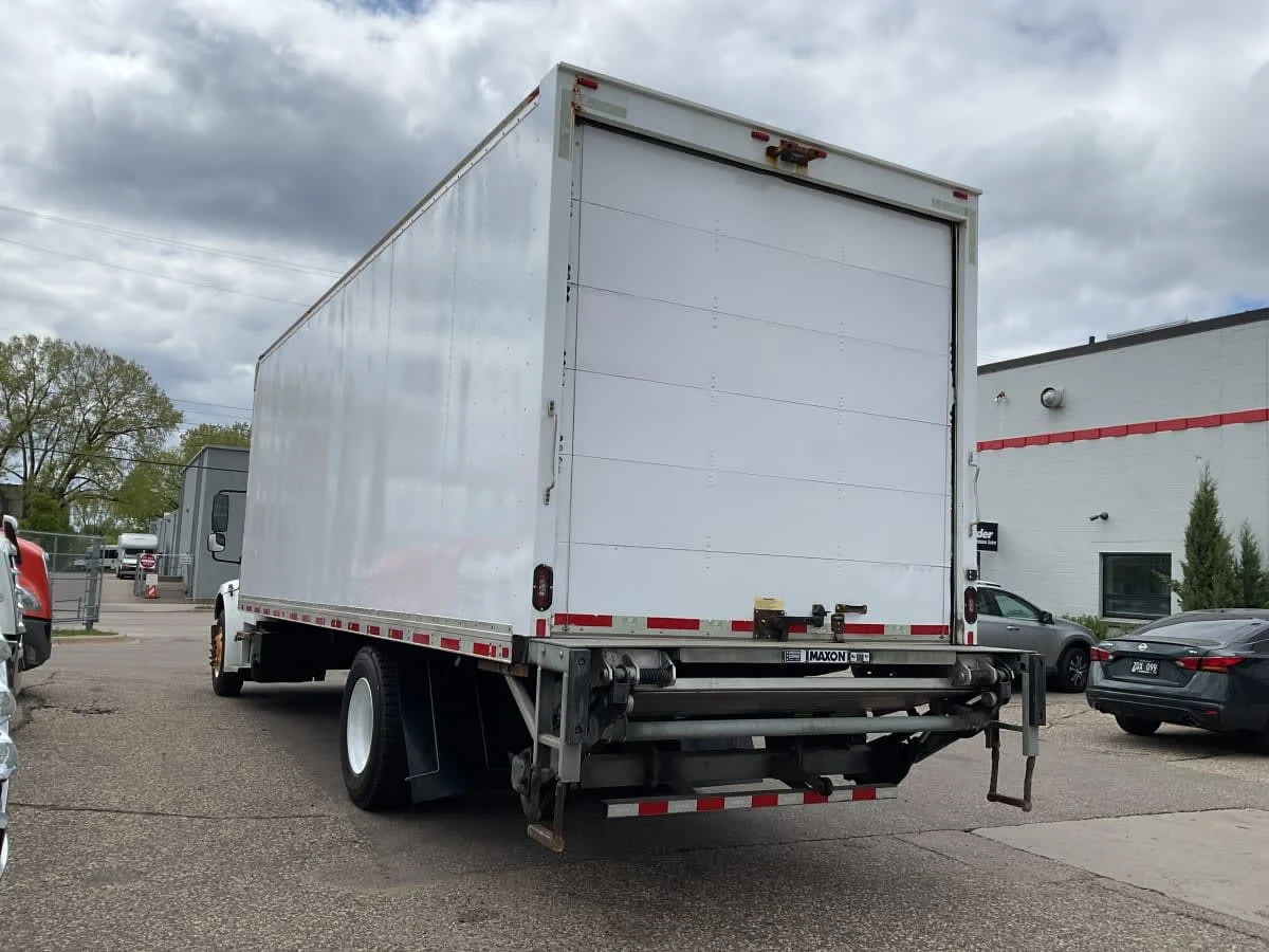 2019 Freightliner M2 106 in Minneapolis, MN — photo 6