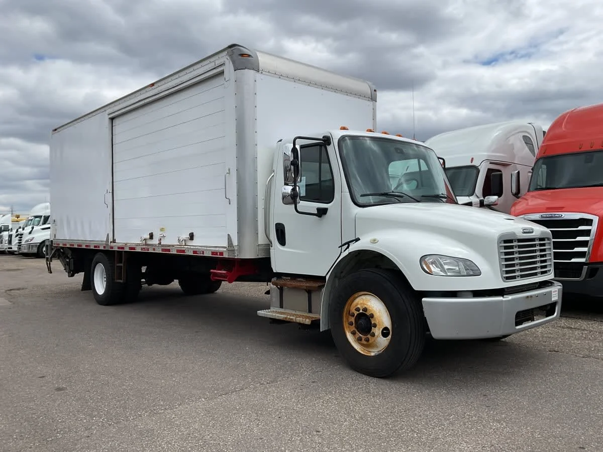 2019 Freightliner M2 106 in Minneapolis, MN — photo 3