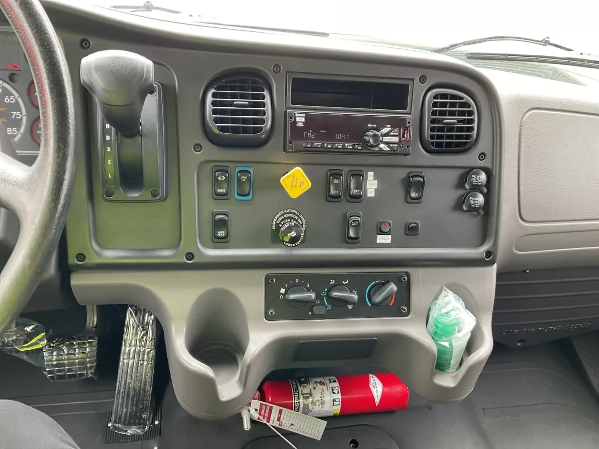 2019 Freightliner M2 106 in Minneapolis, MN — photo 14