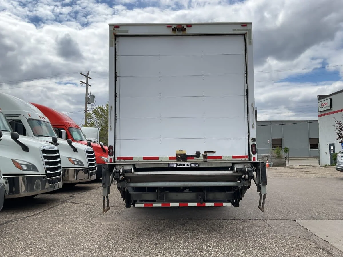 2019 Freightliner M2 106 in Minneapolis, MN — photo 5